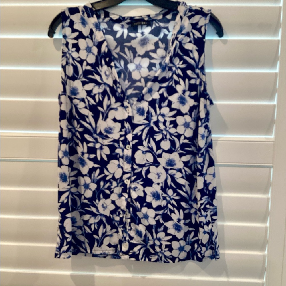 Papermoon Navy White Floral V-Neck Blouse Tank Size M / L (A Stitch Fix Fave!)